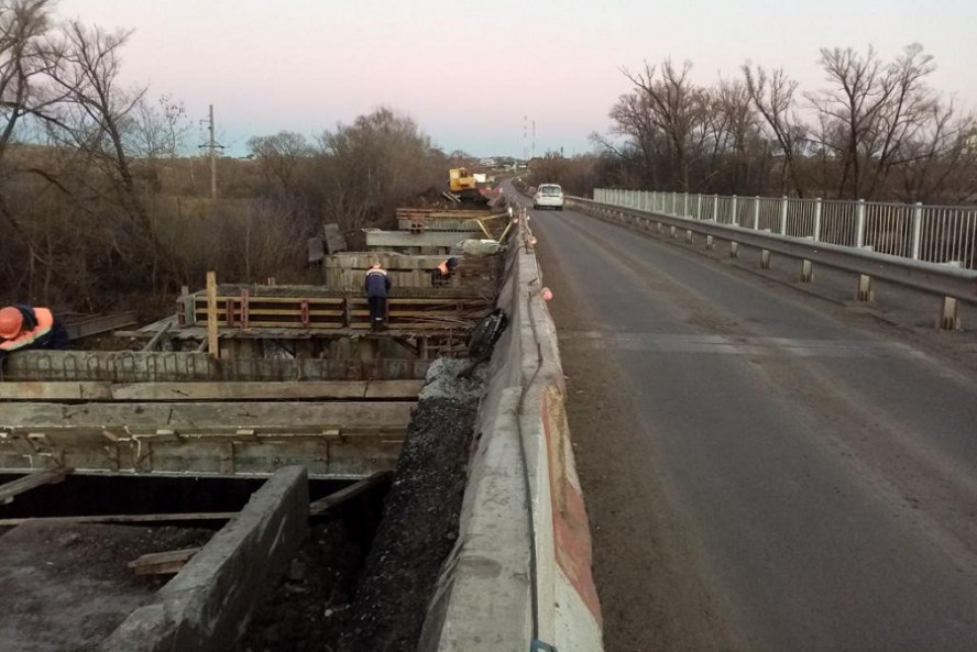 В Тамбовской области завершили ремонт одной из полос по мосту через реку Пичаевка