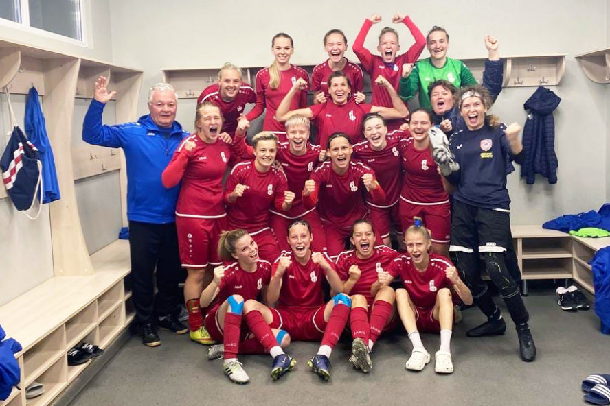 Женская команда "Академии футбола" вышла в финал главного турнира сезона