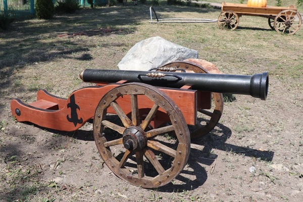 На территории музея Сергеева-Ценского установили пушку