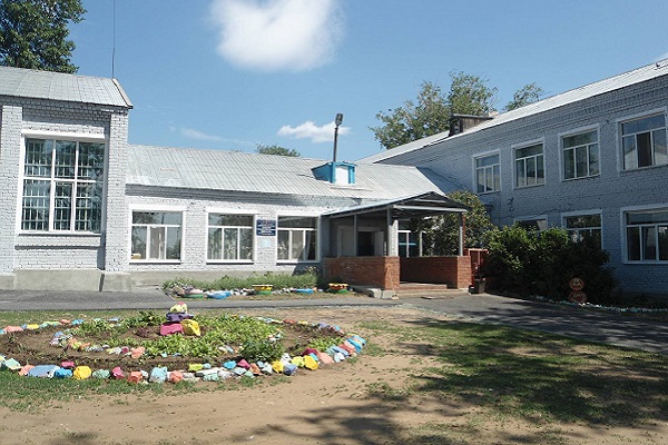 В поселке совхоза Селезнёвский школа работает без учителей