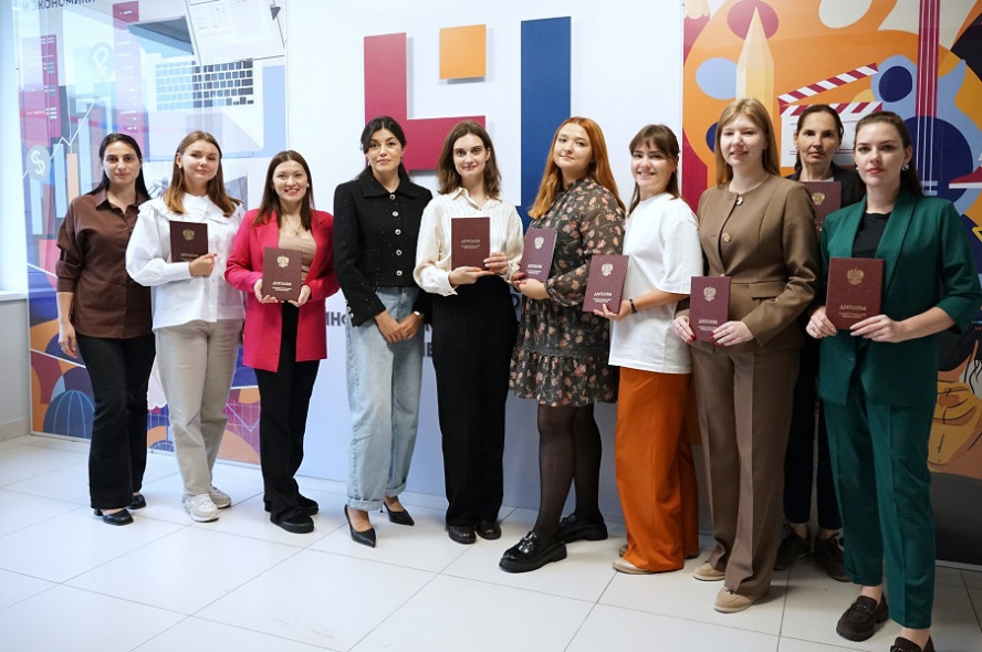 В Державинском вручили дипломы о профессиональной переподготовке преподавателям русского языка как иностранного