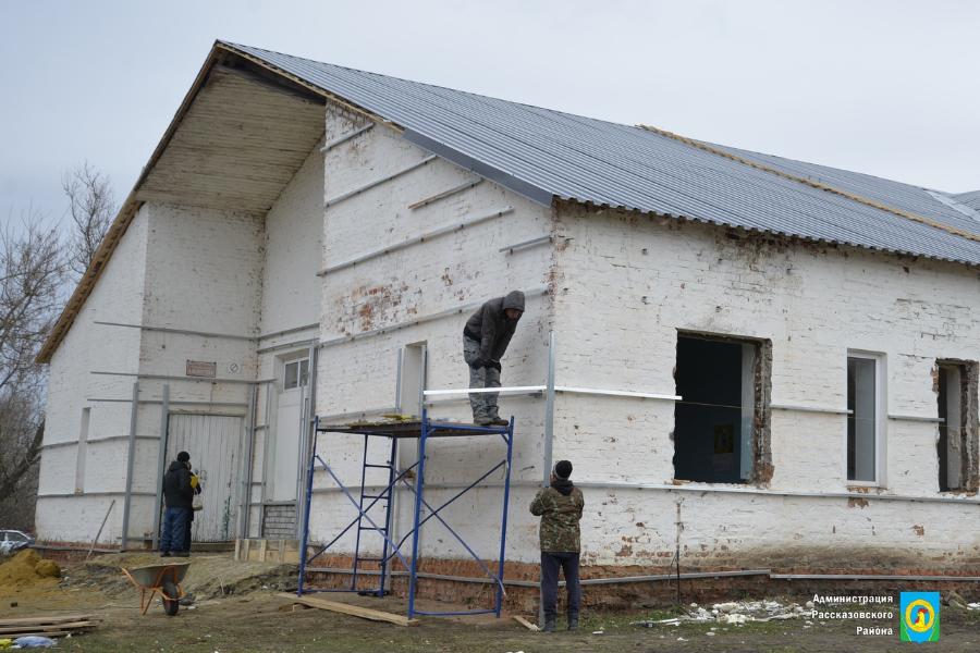 В Рассказовском районе продолжается ремонт районного Дома культуры