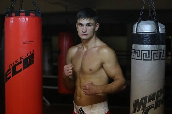 Профессиональный боксёр Артур Осипов проведёт встречу с молодёжью в Тамбове