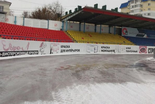 Стадион "Спартак" продолжают готовить к массовому катанию на коньках