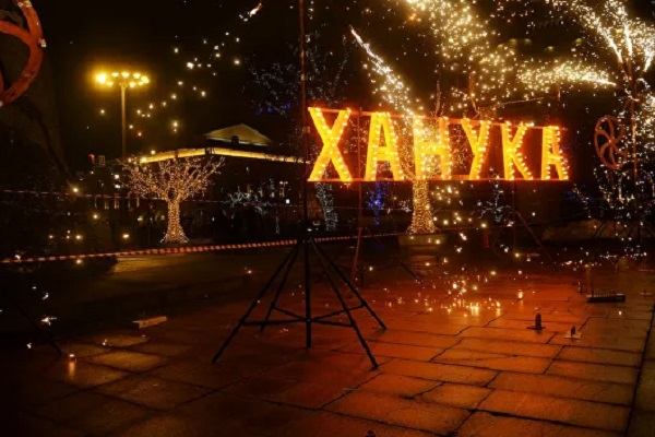 Российские евреи отмечают "праздник свечей"
