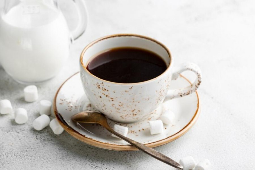 Названо допустимое количество сахара в чае и кофе