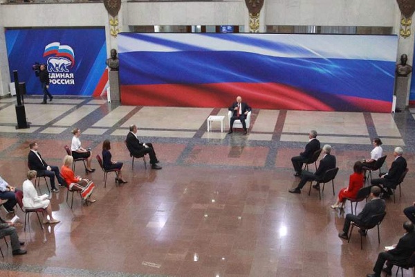 На встрече с представителями "Единой России" Путин поддержал идею моратория на проверки малого бизнеса
