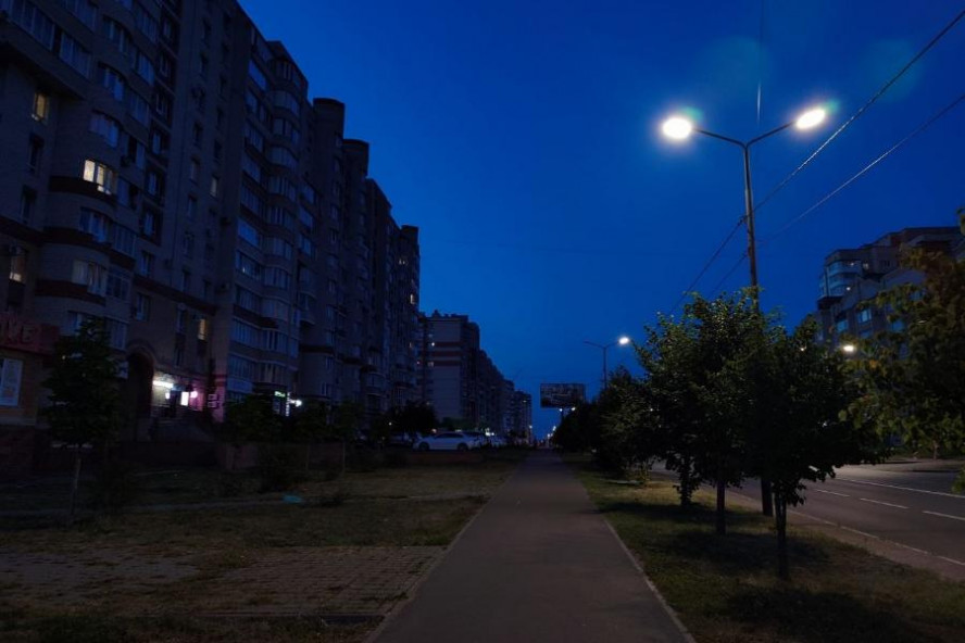 Ночной обзор: разгром магазинов в Париже, "Воздушная тревога" в Тамбовской области, курсы по ИИ в школах