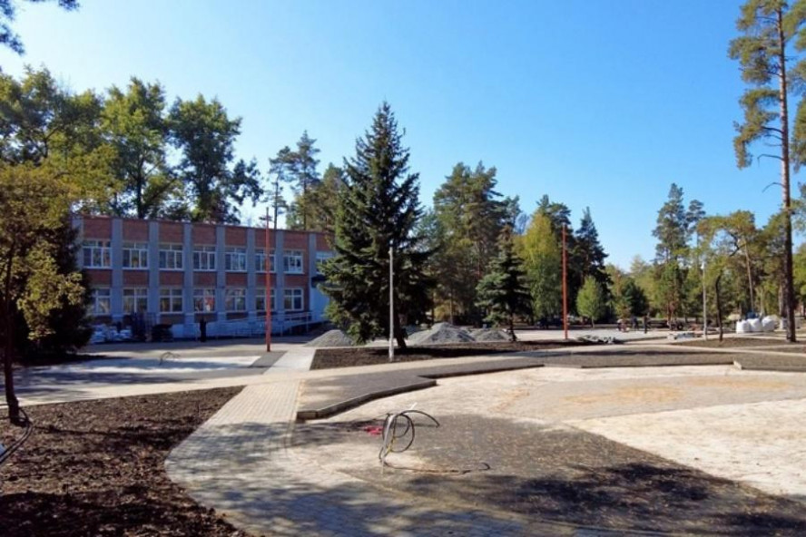 В Котовске продолжается реконструкция сквера возле дома детского творчества