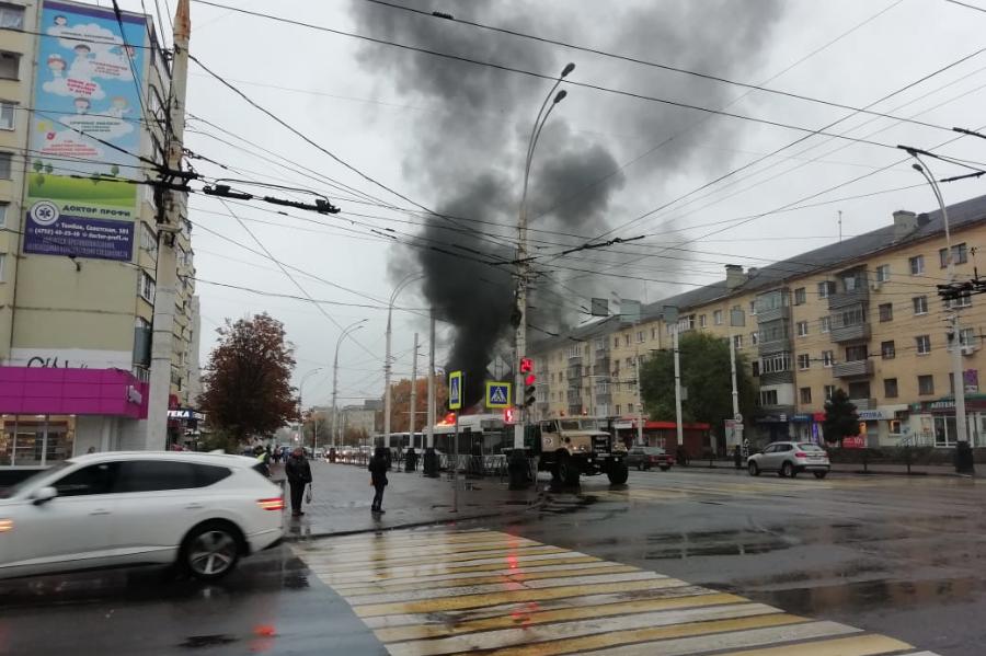В центре Тамбова загорелся пассажирский автобус