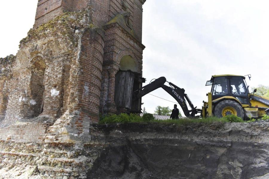 В Знаменском районе продолжают восстанавливать главный храм
