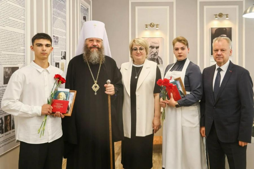Два студента областного медколледжа стали лауреатами стипендии имени Архиепископа Луки