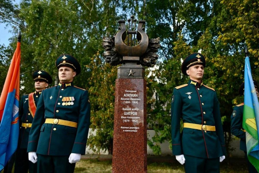 Памятный знак Василию Агапкину и Илье Шатрову открыли в Тамбове