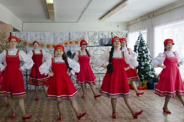 Народный ансамбль "В Мире Танца" выступил с сольным концертом "Старый Новый год стучится в двери" 