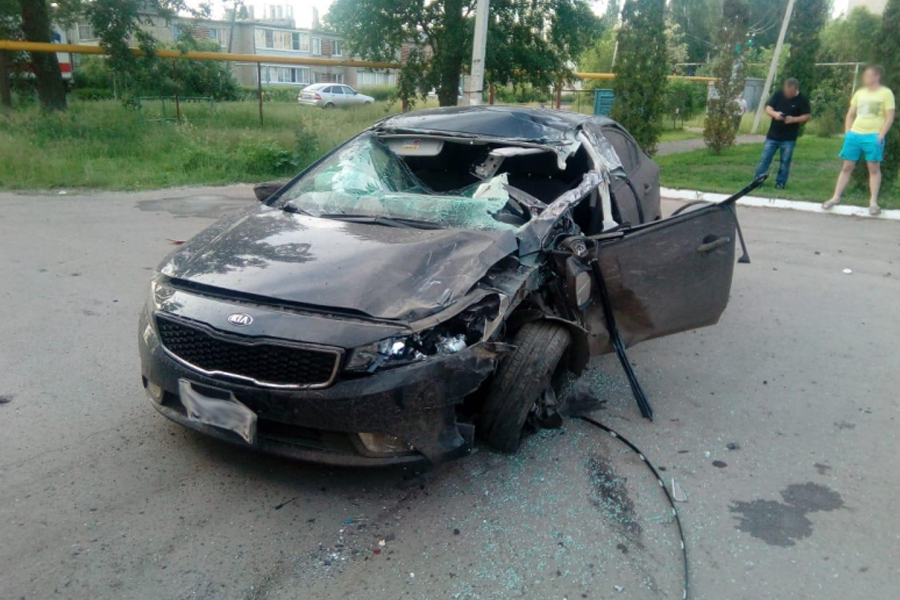 В Дмитриевке нетрезвый водитель иномарки врезался в грузовик