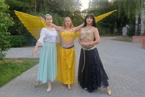 Народный ансамбль "В Мире Танца" открыл концерт в парке культуры и отдыха