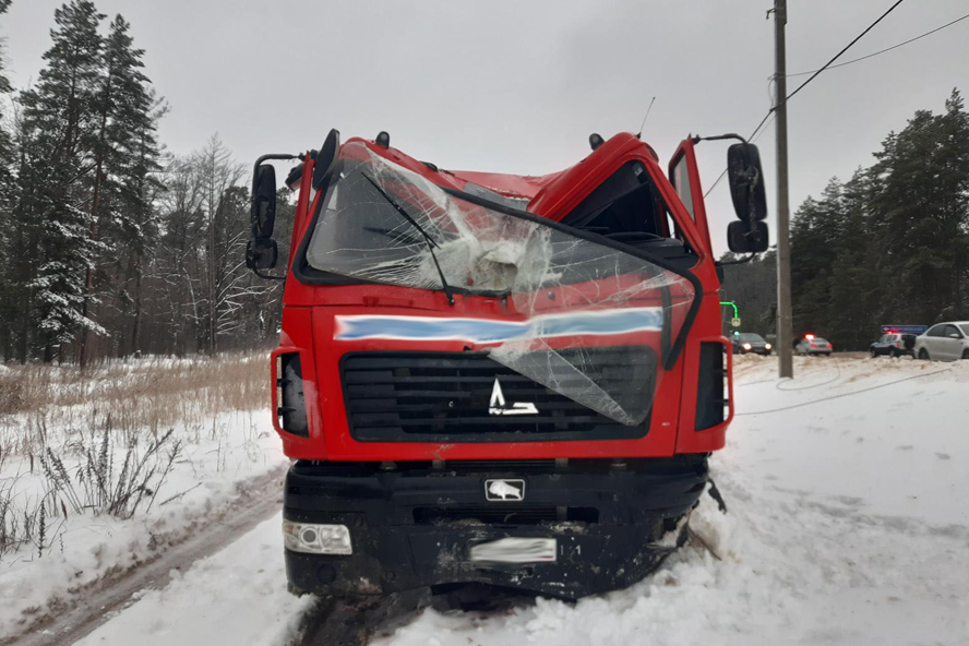 На трассе в Тамбовском районе произошло тройное ДТП с участием грузовика 