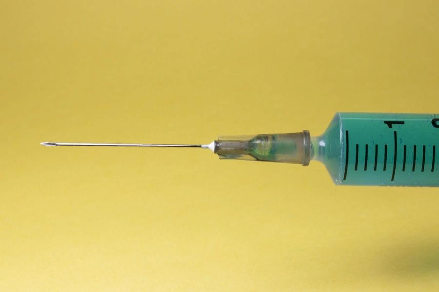 Специалисты планируют выпустить два варианта вакцины от коронавируса