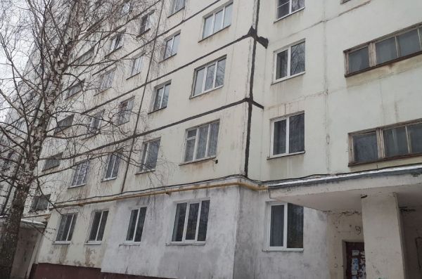 Жители девятиэтажки на Мичуринской жалуются на резкий неприятный запах в доме 