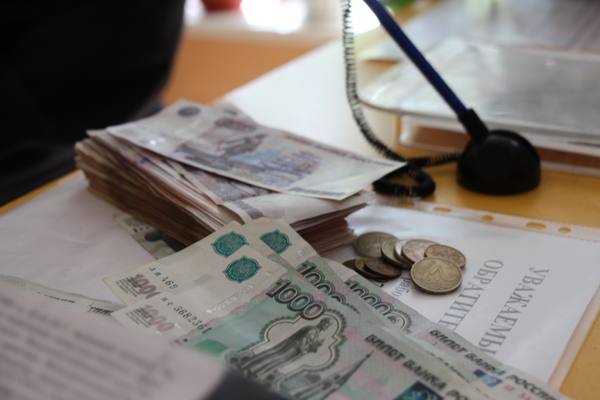 Судебные приставы взыскали с предприятия более 1 миллиона рублей на зарплаты работникам 