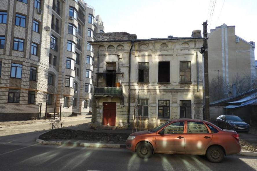 В Тамбове проверили, как идёт ремонт на объекте культурного наследия по улице Ленинградской