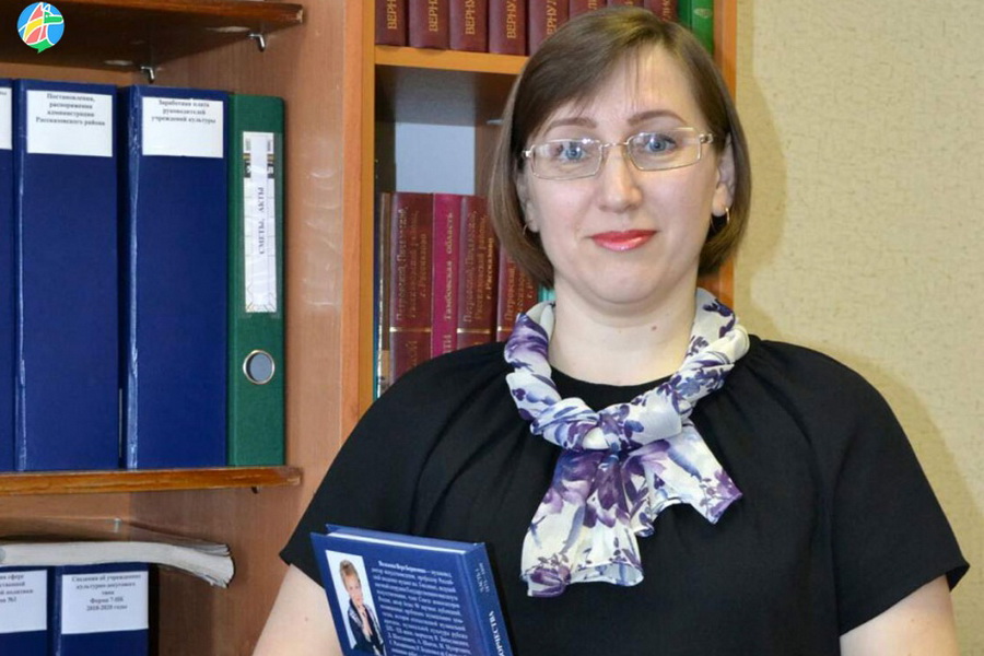 Специалист из Рассказовского района стала одним из лучших сельских работников библиотек в регионе