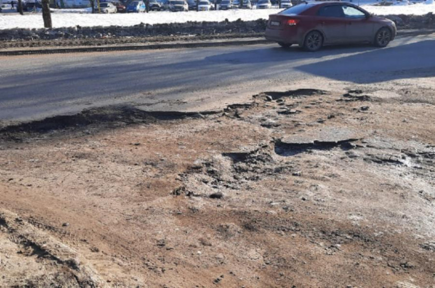 Житель Гавриловского округа пожаловался в прокуратуру на разбитую дорогу
