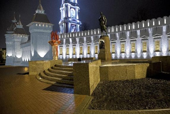 Сквер Зои Космодемьянской хотят обнести монастырской стеной