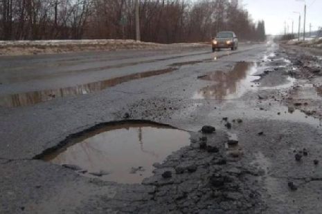 Тамбовчане продолжают жаловаться на разбитую дорогу в промзоне Строителя