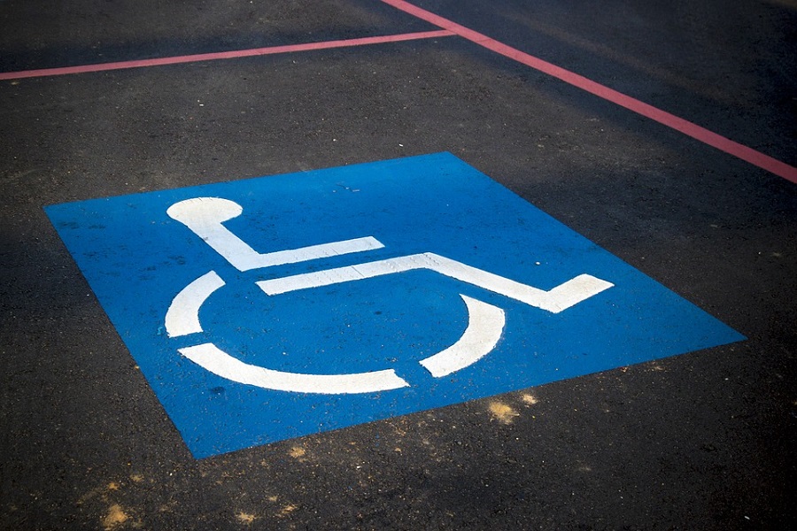 Инвалидам упростили правила парковки