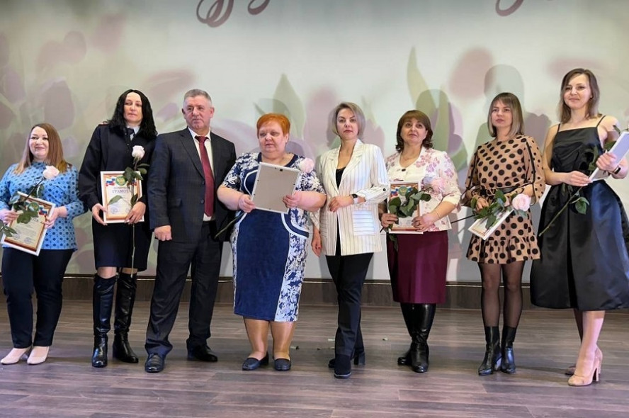 Жительниц Рассказова наградили за добросовестный труд и профессионализм