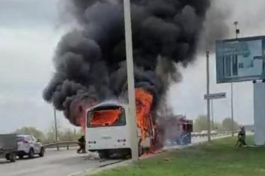 В Тамбове сгорел пассажирский автобус
