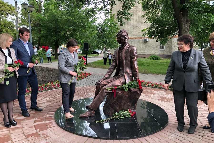 В Тамбове открыли памятник заслуженному учителю России Николаю Рябову