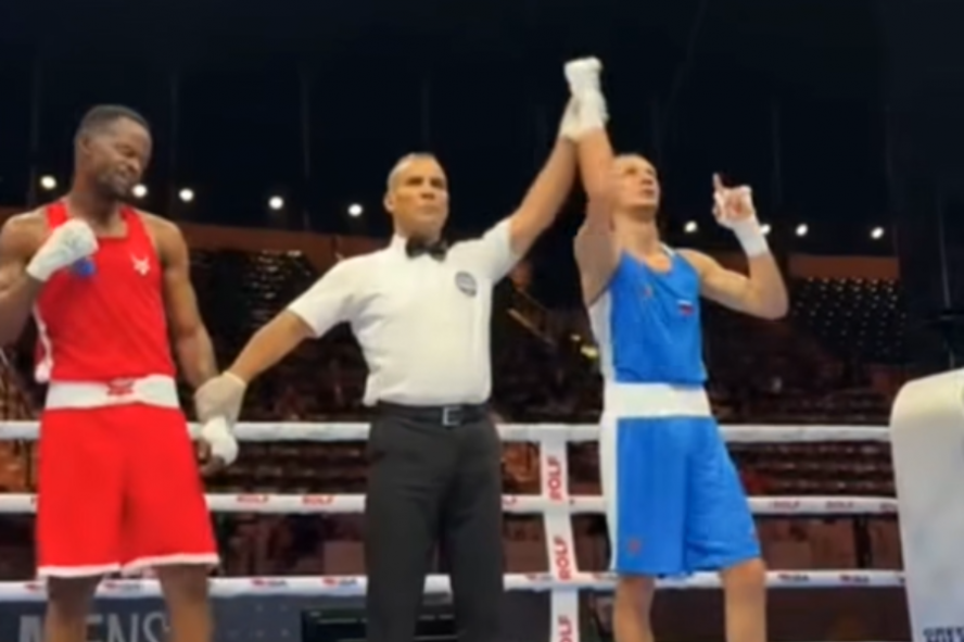 Тамбовчанин Илья Попов одержал победу в стартовом бою на чемпионате мира по боксу в Дубае