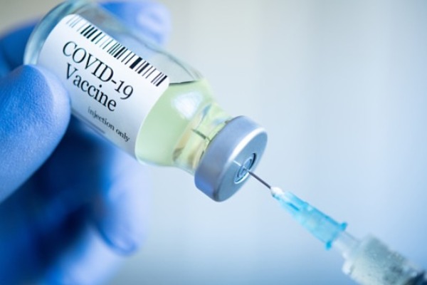 Эксперты связывают низкие темпы вакцинации против коронавируса с антипрививочниками