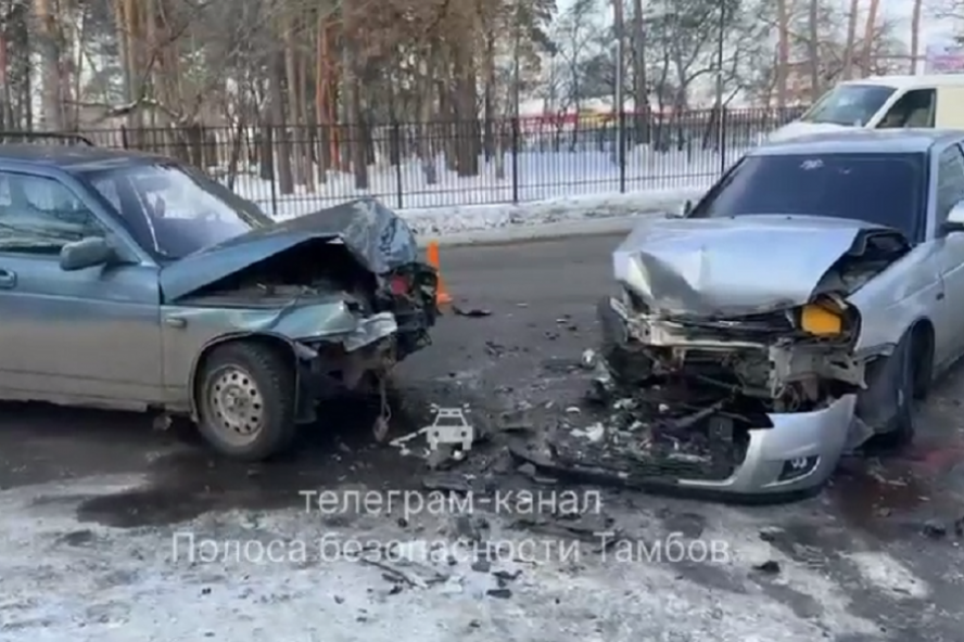 В Тамбовской области в тройном ДТП пострадали два водителя