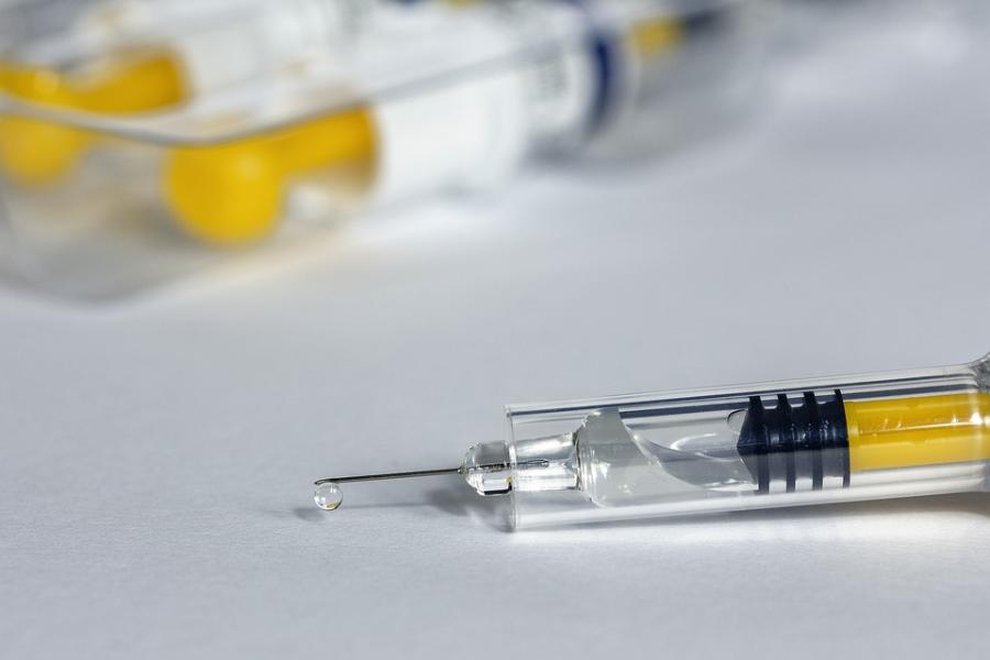 Плановая вакцинация из-за коронавируса будет приостановлена