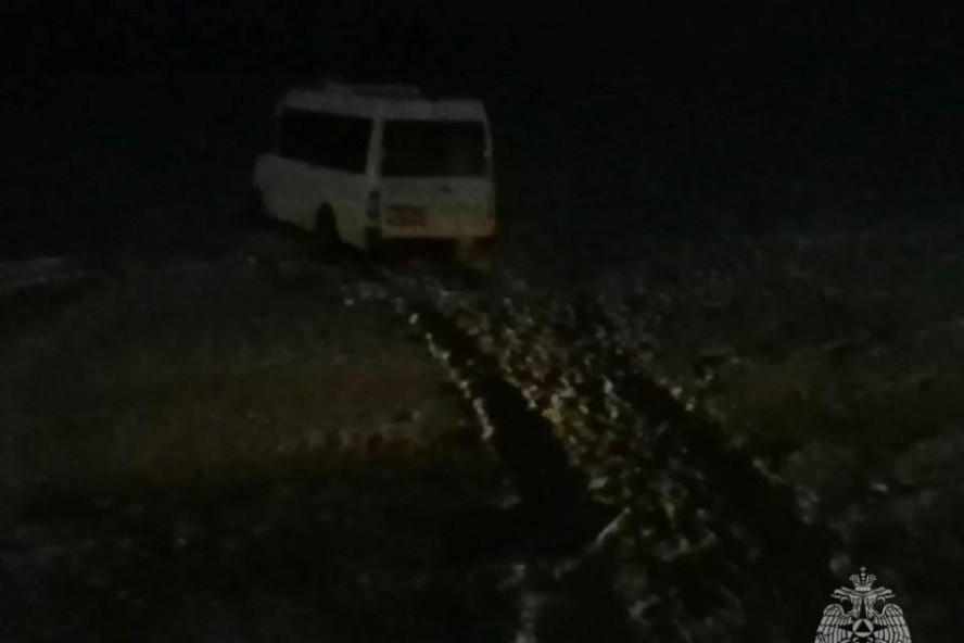 В Мордовском районе столкнулись маршрутка и грузовик: есть пострадавший
