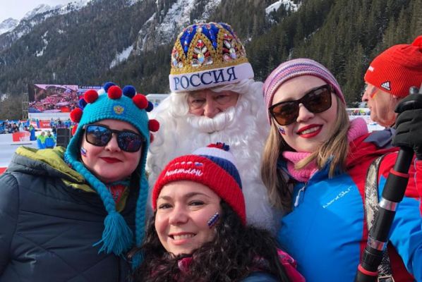 Тамбовский спортивный Дед Мороз приехал в Италию поболеть за биатлонную сборную России