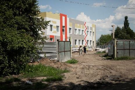 В посёлке Строитель продолжают возводить новый корпус детского сада 