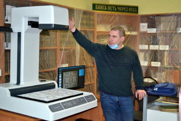 Тамбовская библиотека приобрела планетарный сканер для оцифровки старинных книг