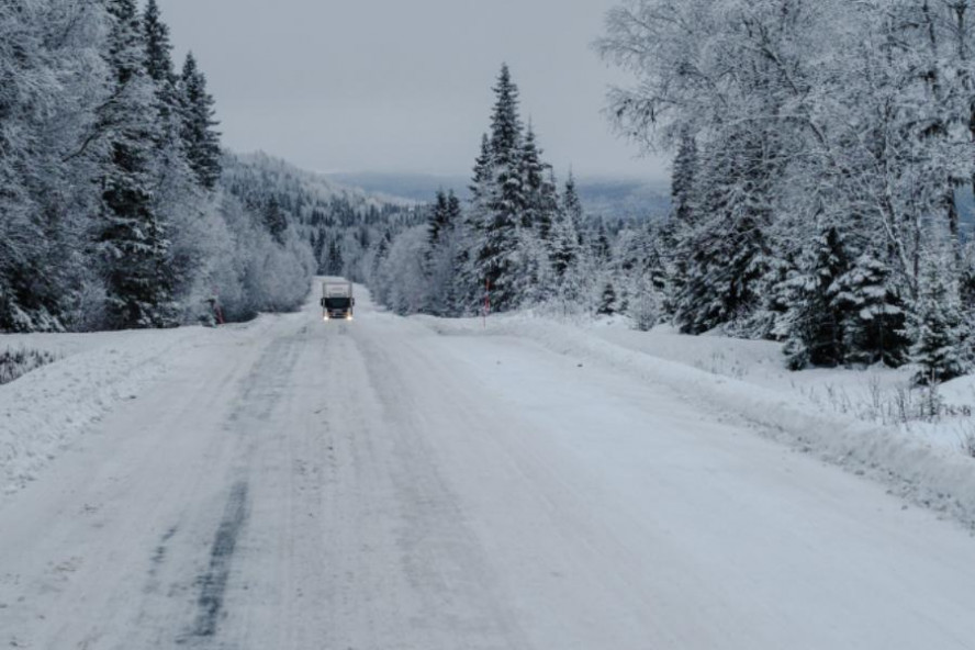 На трассе Тамбов-Пенза из-за сильного снегопада ограничили движение транспорта