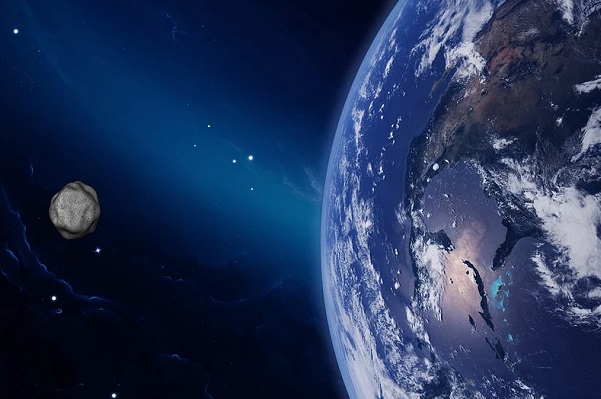 К Земле приближается астероид диаметром до 190 метров