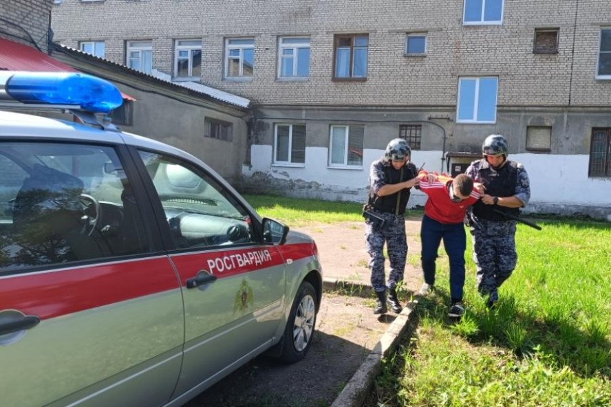 Тамбовские росгвардейцы приняли участие во всероссийских учениях по безопасности в школах и колледжах