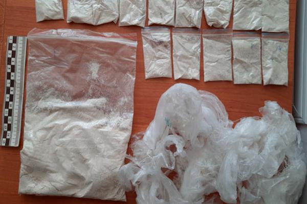 У проживающего в Тамбове жителя Томска в съёмной квартире нашли крупную партию наркотиков