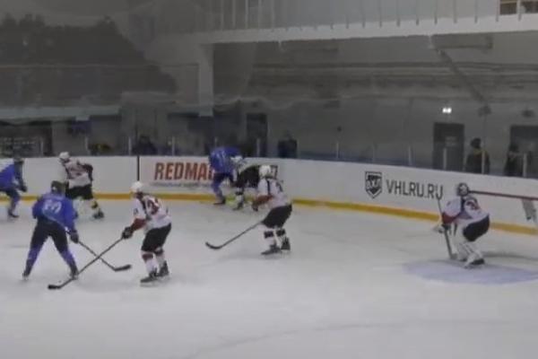 Самарские хоккеисты одержали победу над тамбовскими "волками"