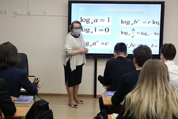 Российские школы не собираются переводить на дистанционное обучение
