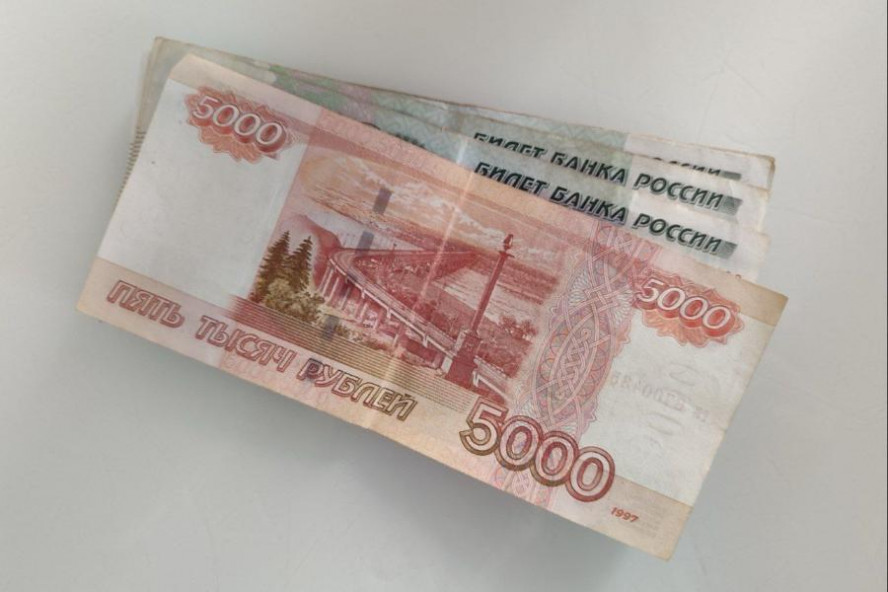С 1 октября в России повысят зарплаты госслужащим и бюджетникам