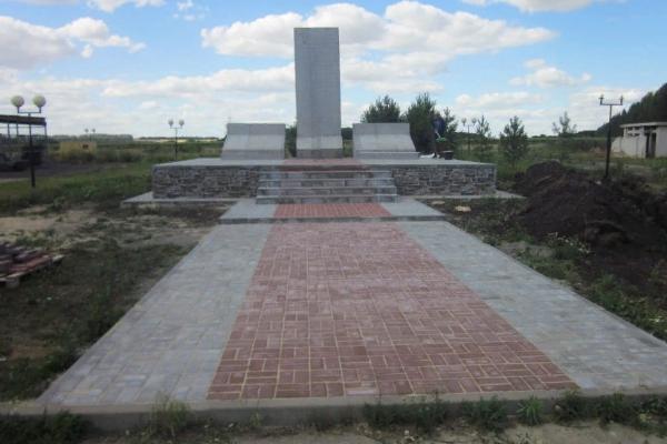 В Ржаксинском районе завершается строительство мемориального комплекса