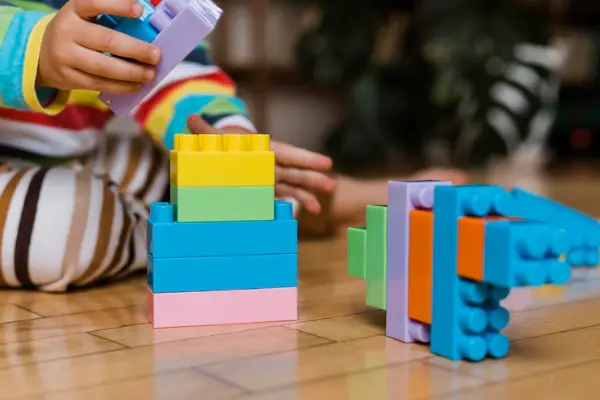 Вместо Lego в России откроются магазины "Мир кубиков"